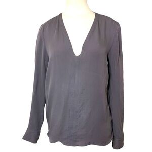 𝅺WILFRED Aritzia Silk Blouse Gray Crepe V Neck Front Back XS Classic Minimalist